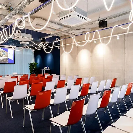 Adagio Access Centrum Dampoort Отель *